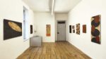 Beatriz von Eidlitz, Bildobjekte, Arbeiten auf Papier und Eisen. Galerie Anais, München 2025