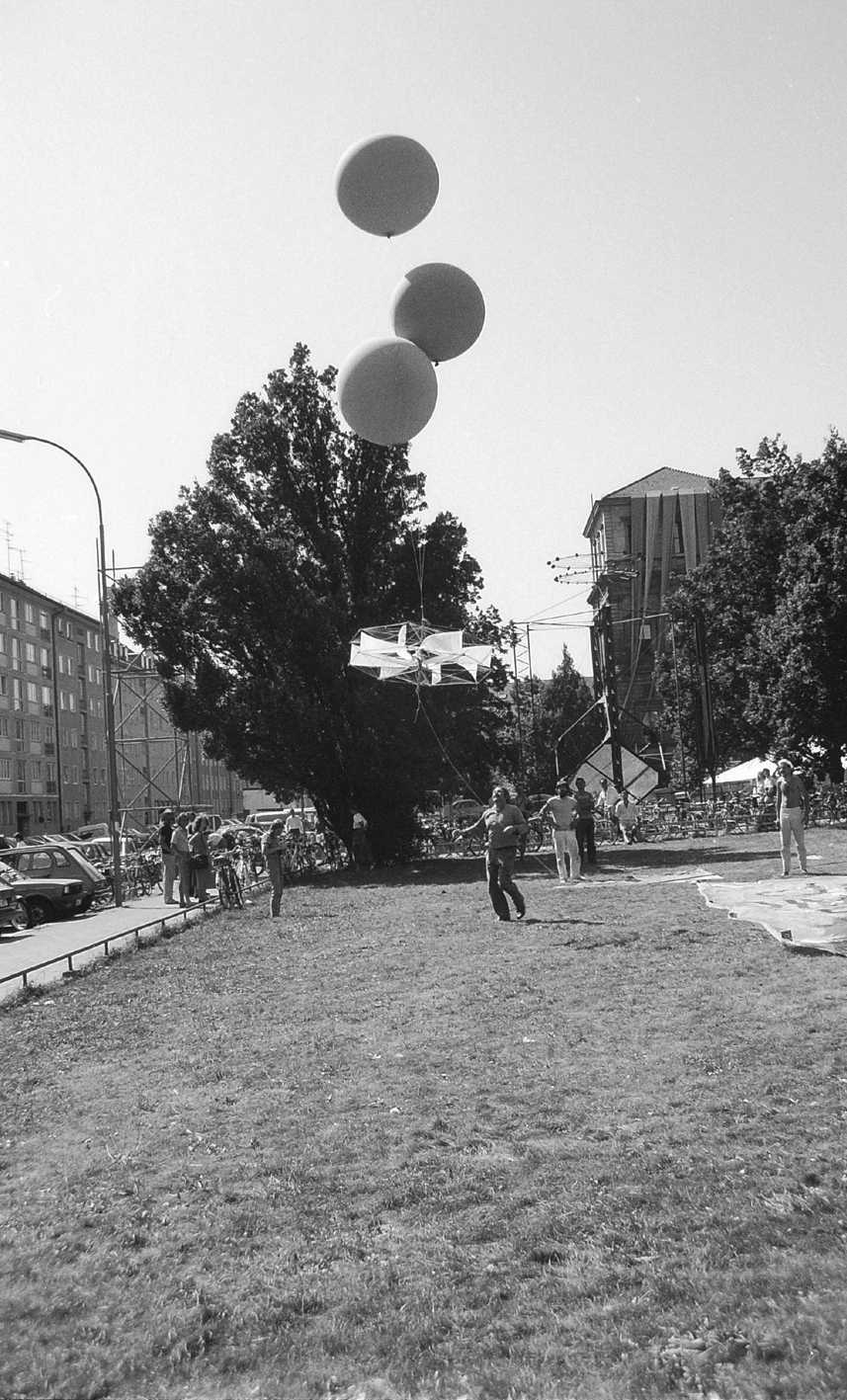 Jürgen Reipka mit Windrad, Akademiefest im Sommer 1983
